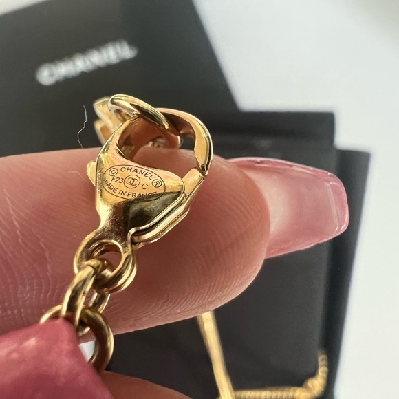 CHANEL 2023 Crystal CC Heart Pendant Necklace - Picture 6 of 9